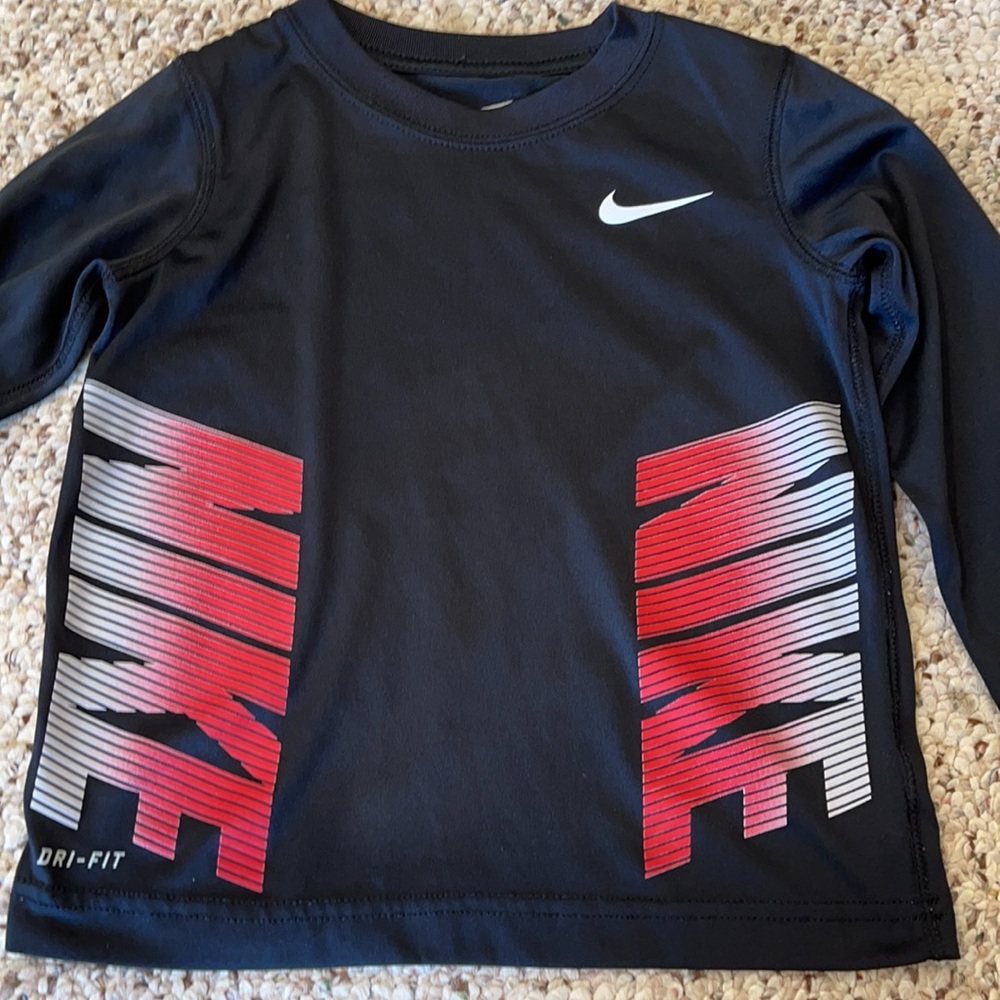 Nike boys long sleeve top